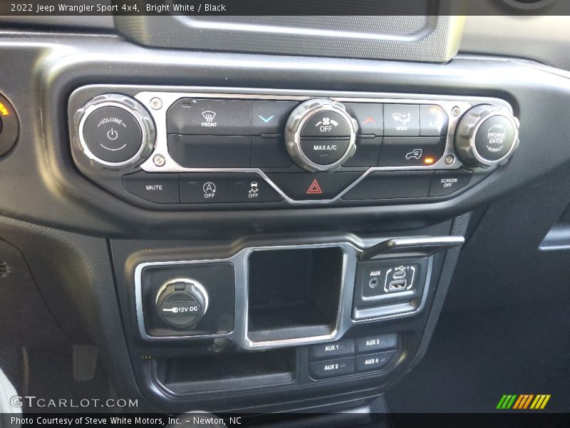 Controls of 2022 Wrangler Sport 4x4