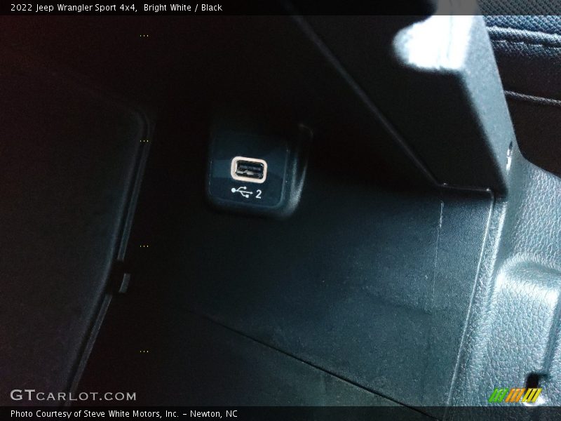 Bright White / Black 2022 Jeep Wrangler Sport 4x4