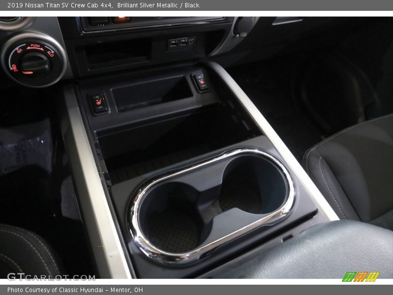 Brilliant Silver Metallic / Black 2019 Nissan Titan SV Crew Cab 4x4