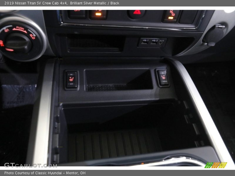 Brilliant Silver Metallic / Black 2019 Nissan Titan SV Crew Cab 4x4