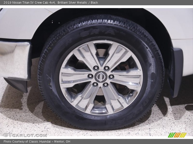 Brilliant Silver Metallic / Black 2019 Nissan Titan SV Crew Cab 4x4