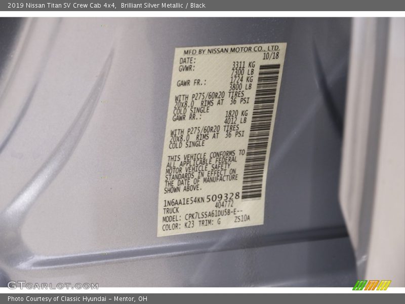 Brilliant Silver Metallic / Black 2019 Nissan Titan SV Crew Cab 4x4