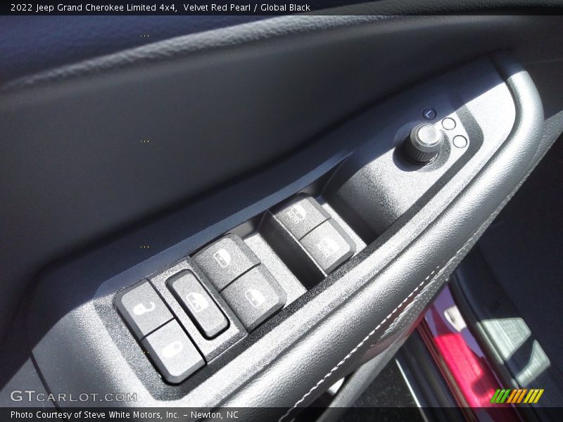 Velvet Red Pearl / Global Black 2022 Jeep Grand Cherokee Limited 4x4