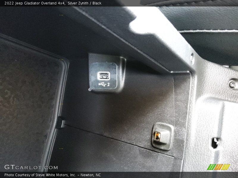 Silver Zynith / Black 2022 Jeep Gladiator Overland 4x4