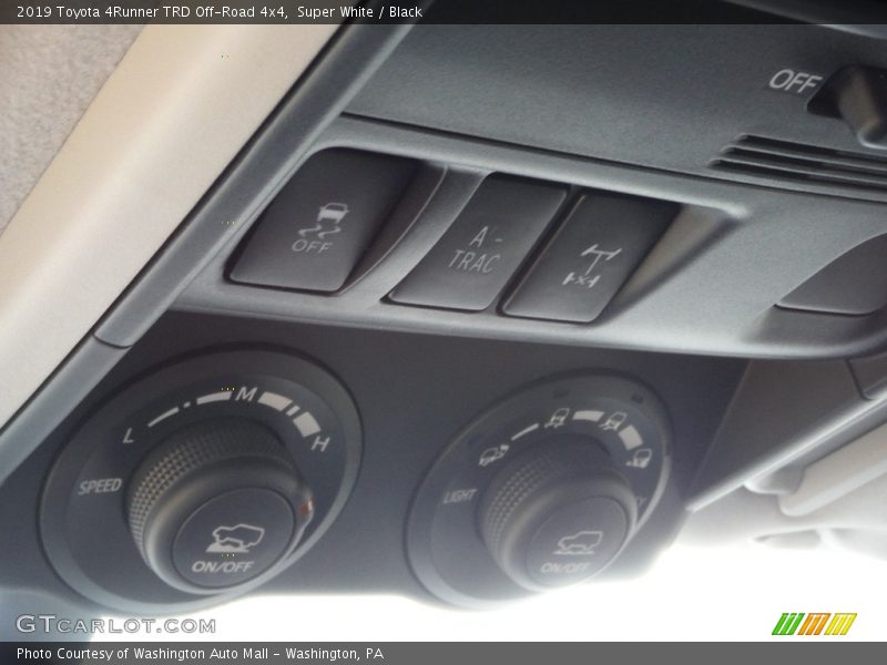 Super White / Black 2019 Toyota 4Runner TRD Off-Road 4x4