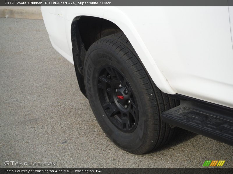 Super White / Black 2019 Toyota 4Runner TRD Off-Road 4x4