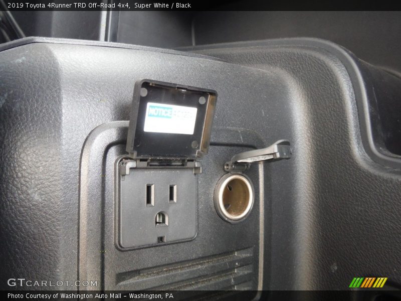 Super White / Black 2019 Toyota 4Runner TRD Off-Road 4x4