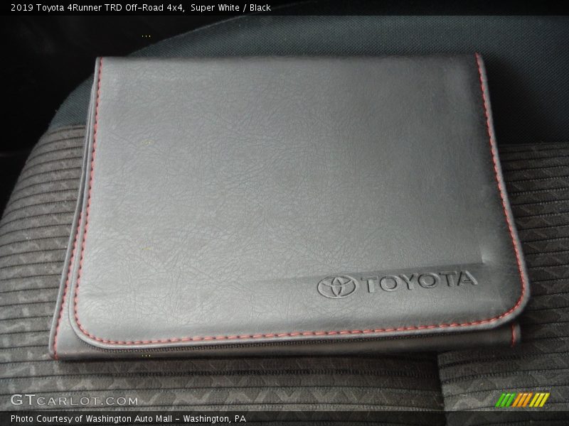 Super White / Black 2019 Toyota 4Runner TRD Off-Road 4x4