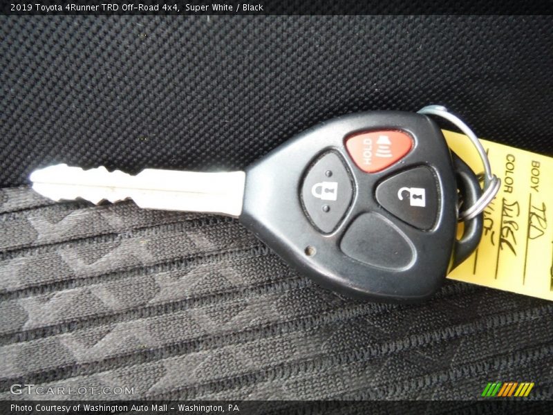Super White / Black 2019 Toyota 4Runner TRD Off-Road 4x4