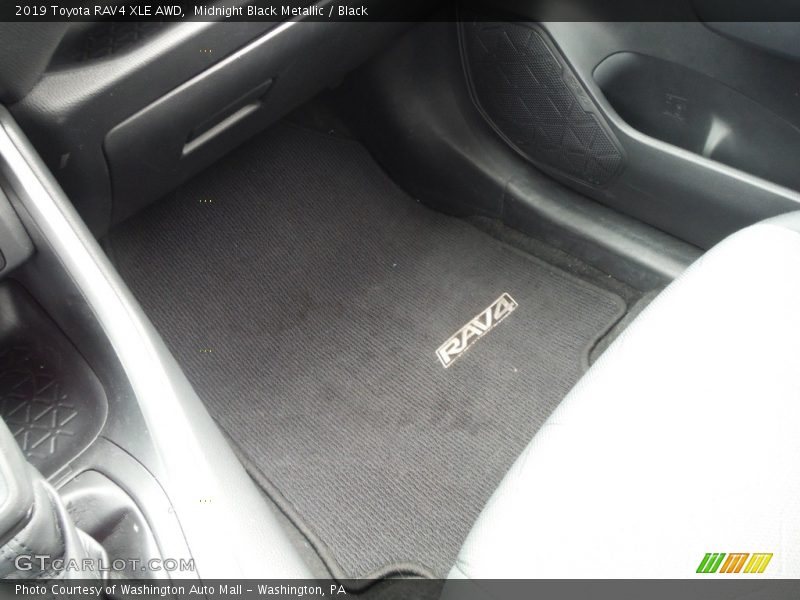 Midnight Black Metallic / Black 2019 Toyota RAV4 XLE AWD