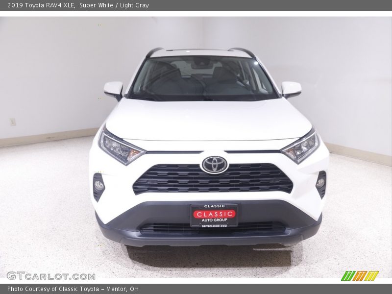 Super White / Light Gray 2019 Toyota RAV4 XLE