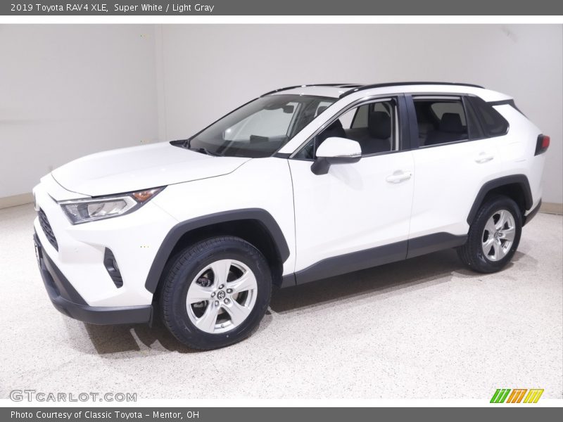 Super White / Light Gray 2019 Toyota RAV4 XLE