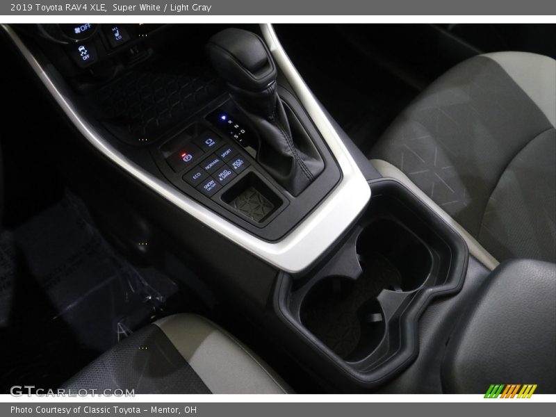 Super White / Light Gray 2019 Toyota RAV4 XLE