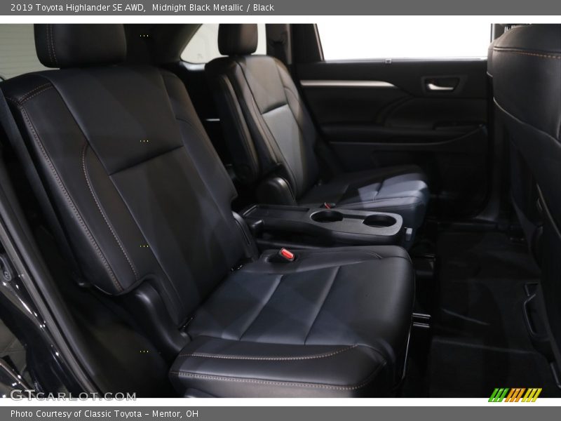 Midnight Black Metallic / Black 2019 Toyota Highlander SE AWD