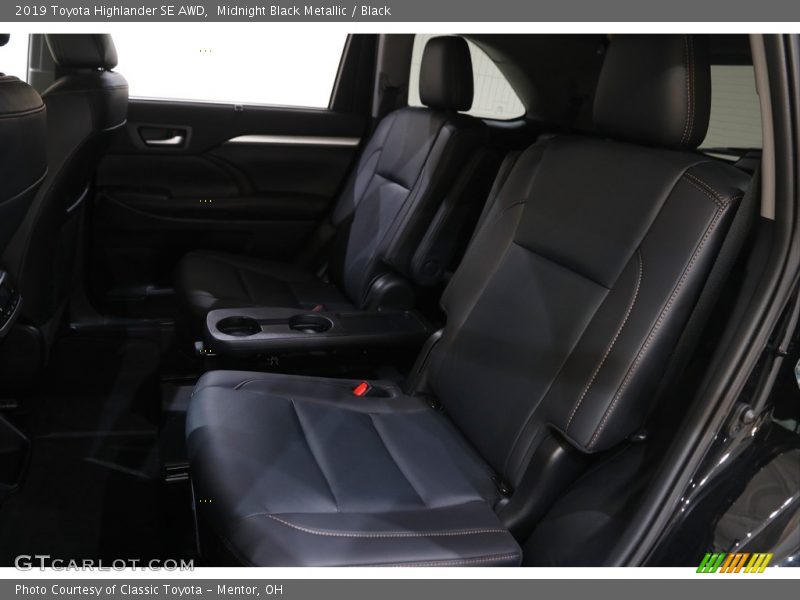 Midnight Black Metallic / Black 2019 Toyota Highlander SE AWD