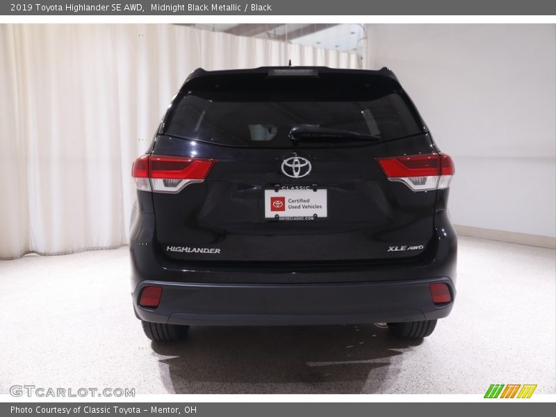 Midnight Black Metallic / Black 2019 Toyota Highlander SE AWD