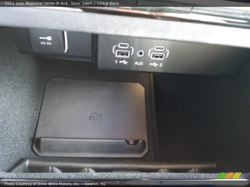 Silver Zynith / Global Black 2022 Jeep Wagoneer Series III 4x4