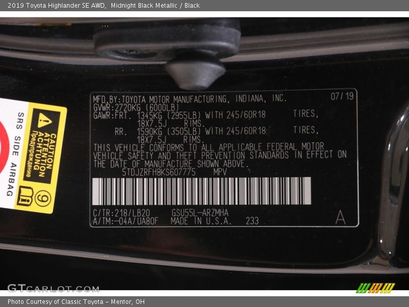 Midnight Black Metallic / Black 2019 Toyota Highlander SE AWD