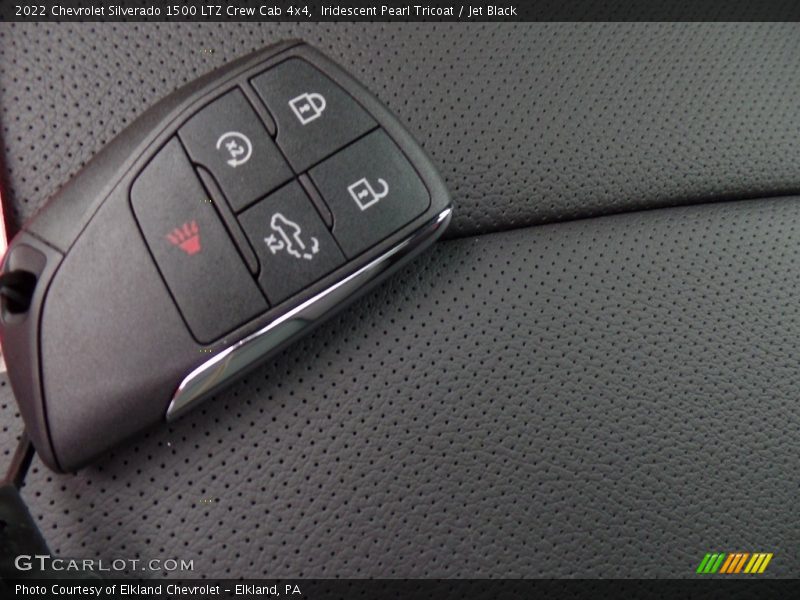 Iridescent Pearl Tricoat / Jet Black 2022 Chevrolet Silverado 1500 LTZ Crew Cab 4x4