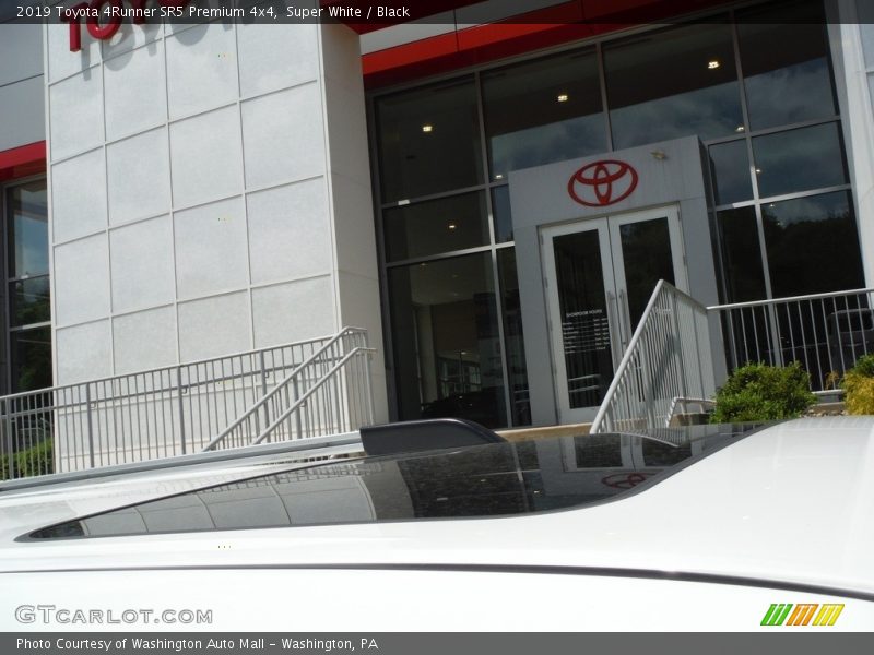 Super White / Black 2019 Toyota 4Runner SR5 Premium 4x4