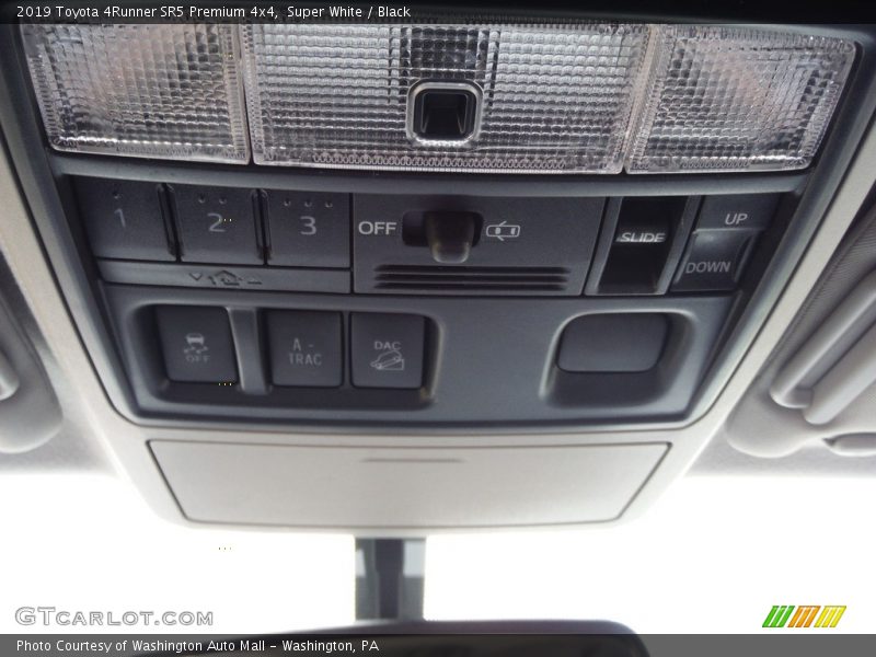 Super White / Black 2019 Toyota 4Runner SR5 Premium 4x4