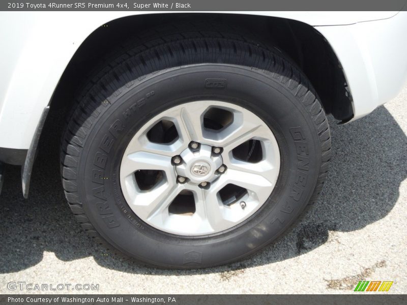 Super White / Black 2019 Toyota 4Runner SR5 Premium 4x4