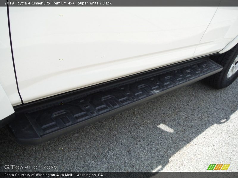 Super White / Black 2019 Toyota 4Runner SR5 Premium 4x4
