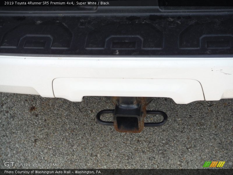 Super White / Black 2019 Toyota 4Runner SR5 Premium 4x4