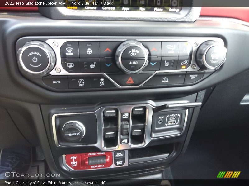Controls of 2022 Gladiator Rubicon 4x4