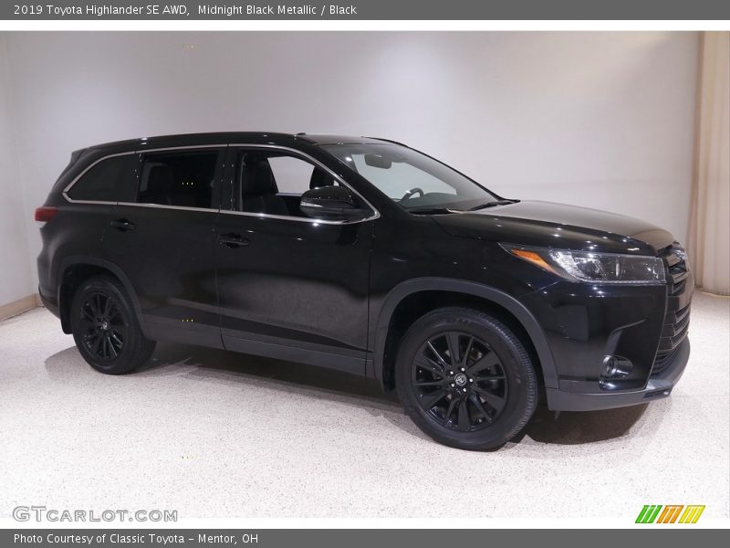 Midnight Black Metallic / Black 2019 Toyota Highlander SE AWD