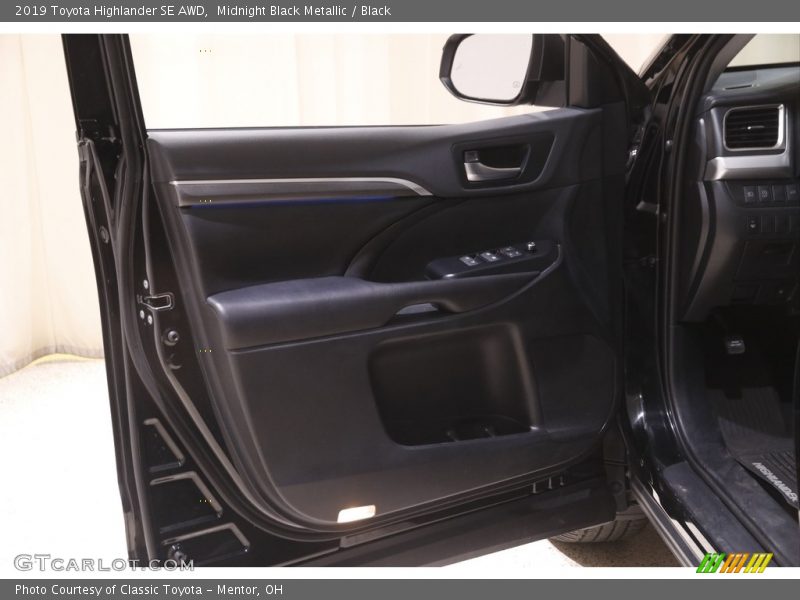 Midnight Black Metallic / Black 2019 Toyota Highlander SE AWD