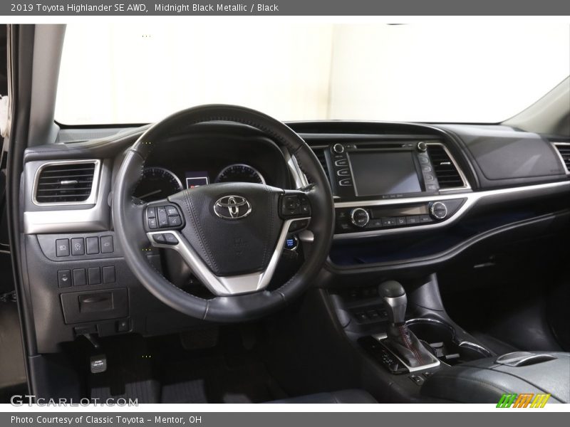 Midnight Black Metallic / Black 2019 Toyota Highlander SE AWD