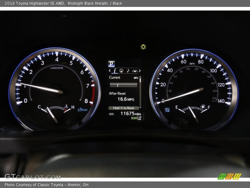 Midnight Black Metallic / Black 2019 Toyota Highlander SE AWD