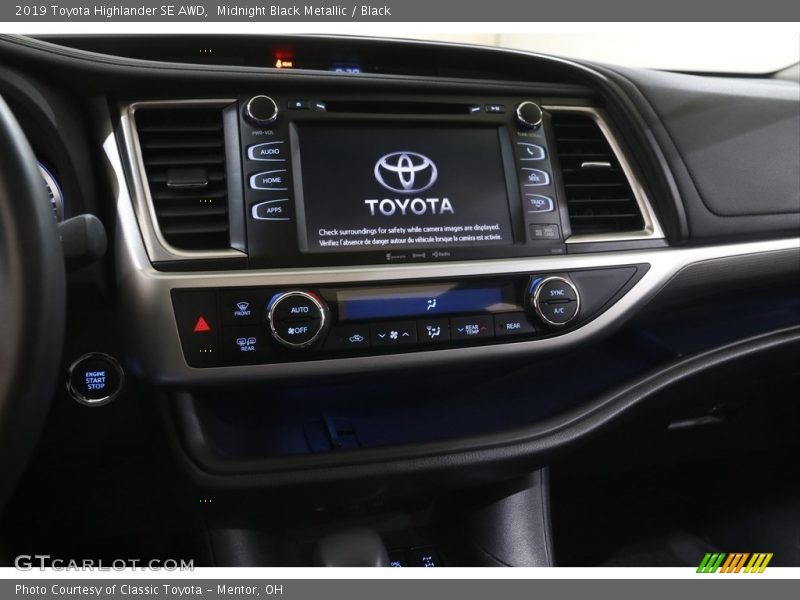 Midnight Black Metallic / Black 2019 Toyota Highlander SE AWD