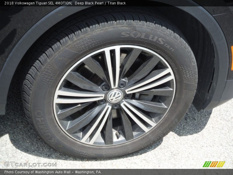 Deep Black Pearl / Titan Black 2018 Volkswagen Tiguan SEL 4MOTION