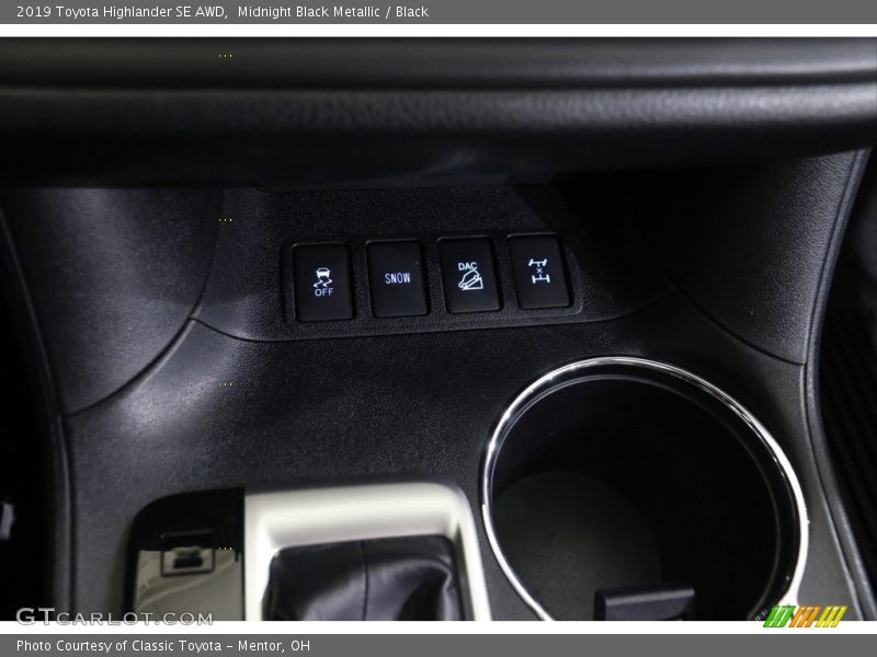 Midnight Black Metallic / Black 2019 Toyota Highlander SE AWD
