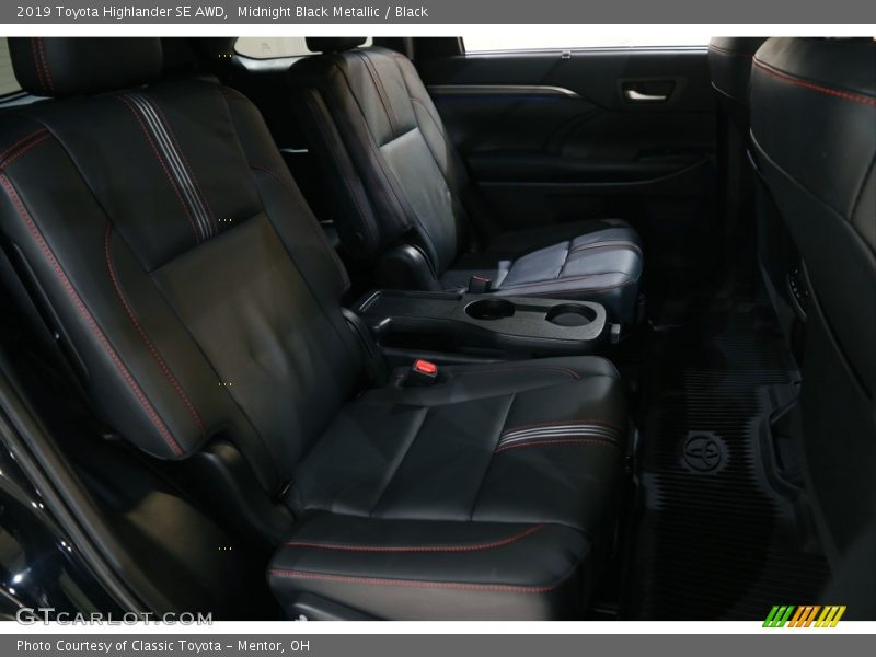 Midnight Black Metallic / Black 2019 Toyota Highlander SE AWD