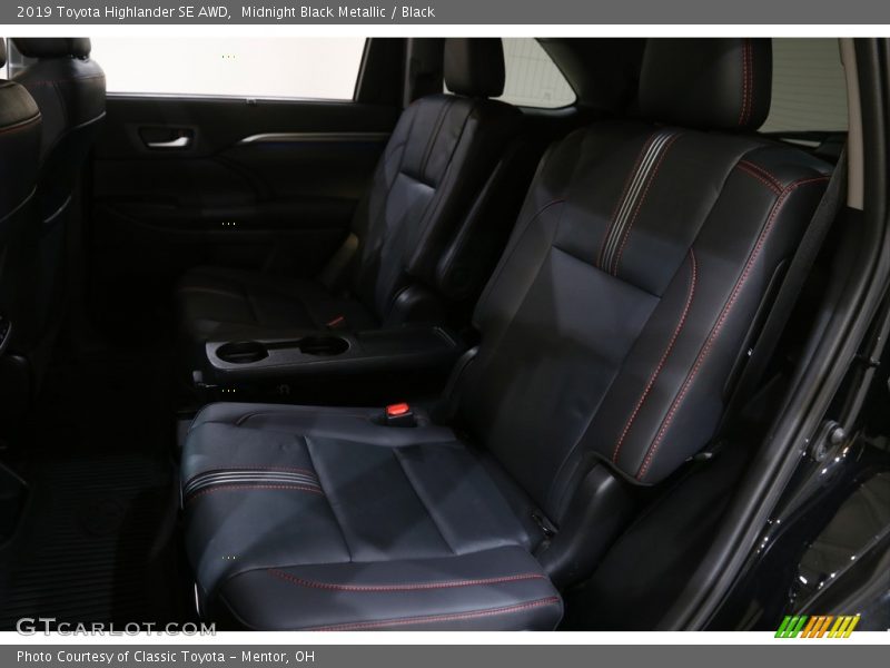 Midnight Black Metallic / Black 2019 Toyota Highlander SE AWD