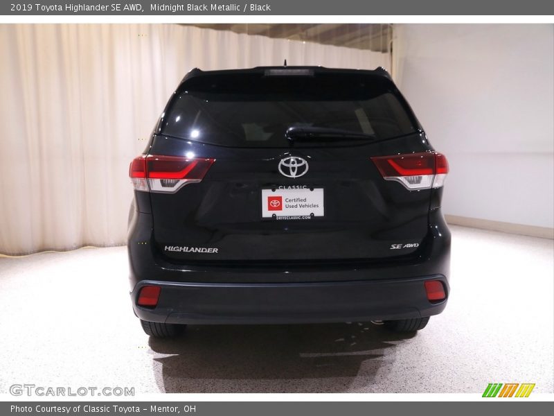 Midnight Black Metallic / Black 2019 Toyota Highlander SE AWD