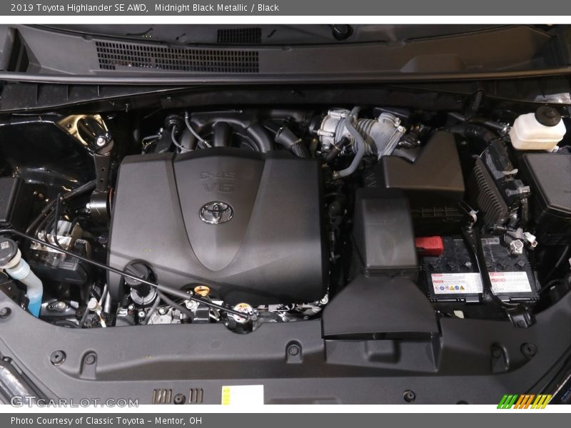 Midnight Black Metallic / Black 2019 Toyota Highlander SE AWD