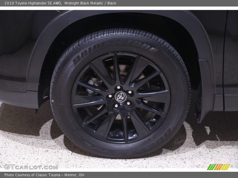 Midnight Black Metallic / Black 2019 Toyota Highlander SE AWD