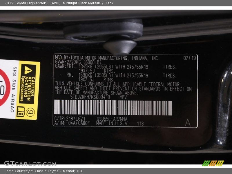 Midnight Black Metallic / Black 2019 Toyota Highlander SE AWD