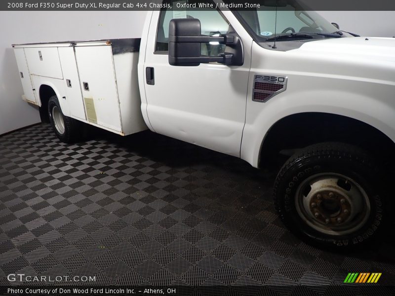 Oxford White / Medium Stone 2008 Ford F350 Super Duty XL Regular Cab 4x4 Chassis