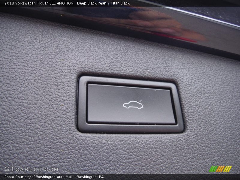 Deep Black Pearl / Titan Black 2018 Volkswagen Tiguan SEL 4MOTION