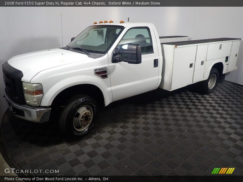 Oxford White / Medium Stone 2008 Ford F350 Super Duty XL Regular Cab 4x4 Chassis