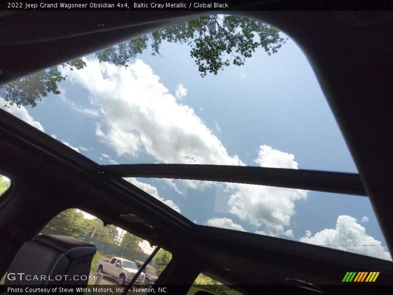 Sunroof of 2022 Grand Wagoneer Obsidian 4x4