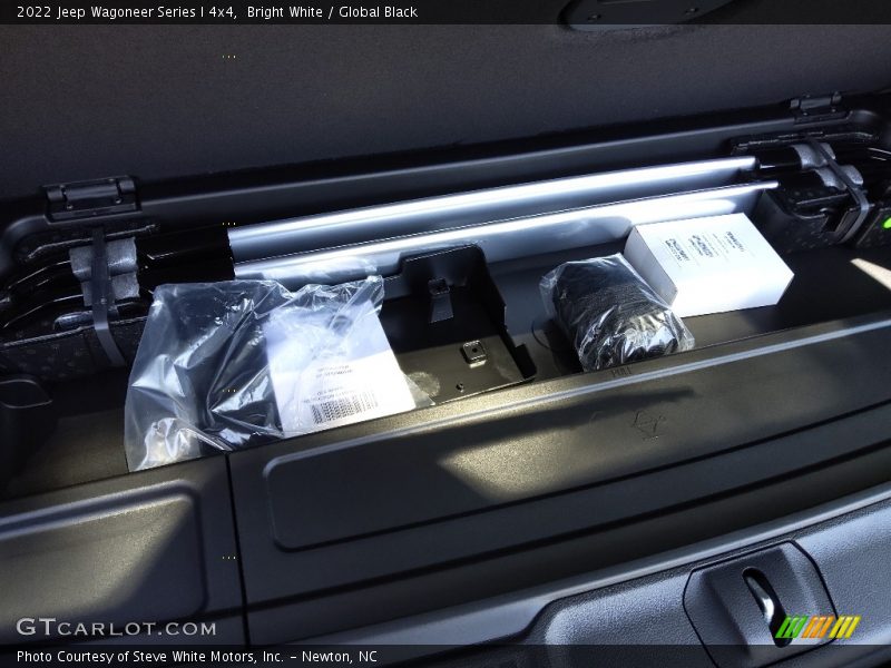 Bright White / Global Black 2022 Jeep Wagoneer Series I 4x4