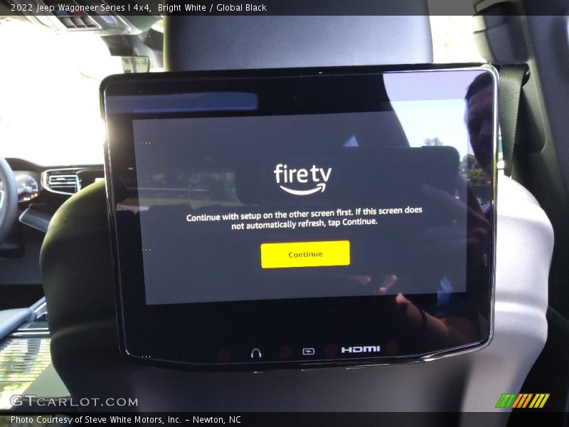 Bright White / Global Black 2022 Jeep Wagoneer Series I 4x4