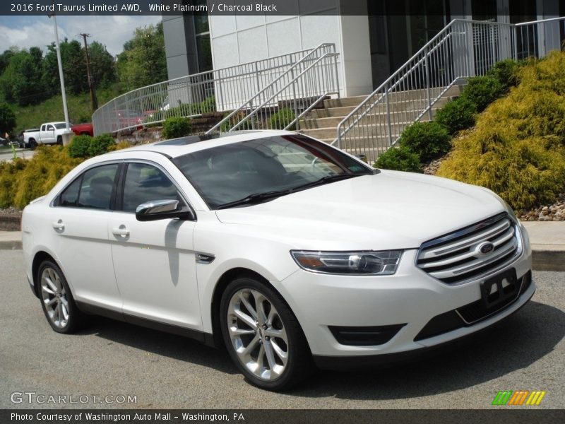 Front 3/4 View of 2016 Taurus Limited AWD