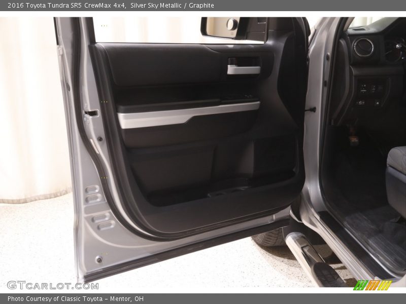 Silver Sky Metallic / Graphite 2016 Toyota Tundra SR5 CrewMax 4x4